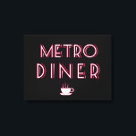 Metro Art Deco Diner Sign Canvas Afdruk<br><div class="desc">Metro Art Deco Diner Sign Metro is een populaire naam voor diners. Dit Diner-teken in wit, rood en zwart is een perfecte accessoire voor je stijlvolle huis. Art Deco was een pastiche van vele verschillende stijlen, soms tegenstrijdig, verenigd door de wens om in het begin van de 19e eeuw modern...</div>