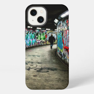 Metro graffiti kunst iPhone 13 hoesje