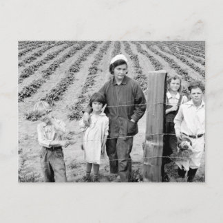 Mevrouw Arnold en kinder - 1939. Briefkaart