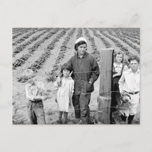 Mevrouw Arnold en kinder - 1939. Briefkaart (Voorkant)