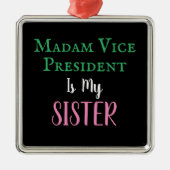 Mevrouw de vice-President is mijn zuster PG Metalen Ornament (Voorkant)