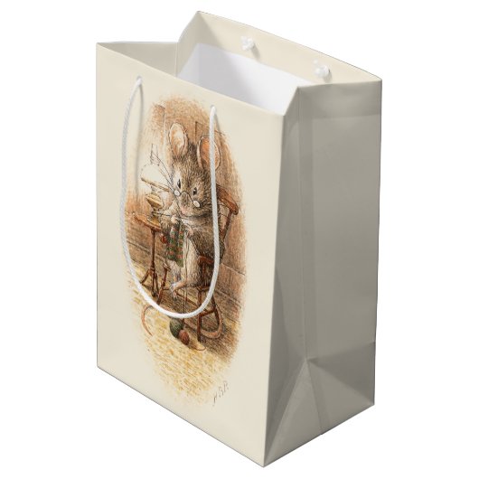 Mevrouw Dormouse Knitting Medium Cadeauzakje (Achterkant Gekanteld)