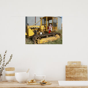 Mevrouw Ella bekijkt landbouwmachines Poster
