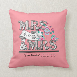 Mevrouw en mevrouw Personalized Lesbian Wedding Gi Kussen