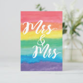 Mevrouw en mevrouw Rainbow Lesbian Wedding Invitat Kaart (Staand voorkant)