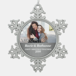 Mevrouw en mevrouw Silver Damask eerste Kerstmis Tin Sneeuwvlok Ornament