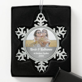 Mevrouw en mevrouw Silver Damask, eerste Kerstmis Tin Sneeuwvlok Ornament