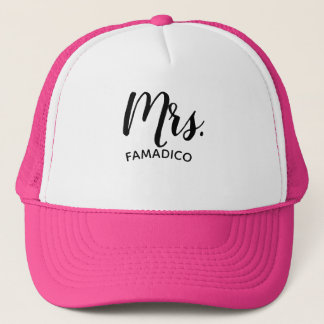 Mevrouw ( Je achternaam ) Wedding Trucker Hat Pet