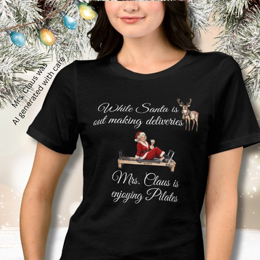 Mevrouw Kerstman geniet van Pilates naam Tri-Blend Shirt