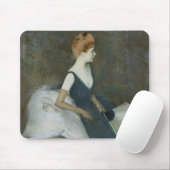 Mevrouw Marthe Letellier zit op een sofa Muismat (Met muis)