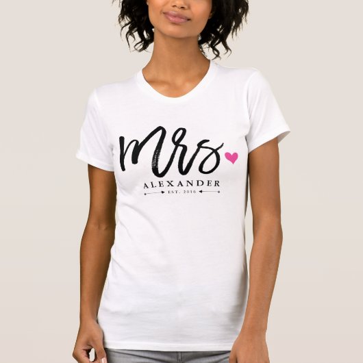 Mevrouw (Naam) Oost. Je huwelijksjaar T-shirt (Voorkant)
