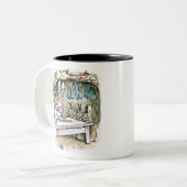 Mevrouw Rabbit, Flopsy Mopsy en Cottontail Tweekleurige Koffiemok (Voorkant links)