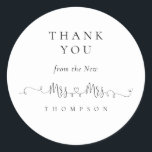 Mevrouw Ring Heart Script Lesbian Wedding Bedankt Ronde Sticker<br><div class="desc">Mevrouw Ring Heart Script Lesbian Wedding bedankt. Een whimsical set script voor Mrs. en Mrs. met romantische trouwringen en hartmotief die het verbinden met de rest van de tekst die je gemakkelijk kunt personaliseren. U kunt tekst en achtergrondkleuren ook veranderen als u via de Customize Verdere optie wenst.</div>