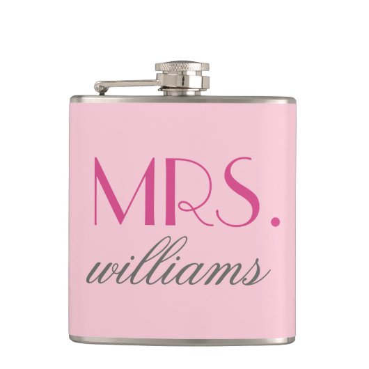 Mevrouw Roze Script Trouw Aangepaste Achternaam Heupfles (Voorkant)