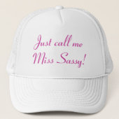 Mevrouw Sassy Feisty Grappig Schattig Meisjesachti Trucker Pet (Voorkant)