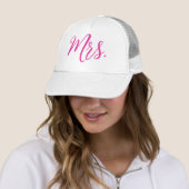 Mevrouw Trucker Hoed – Roze Chic Script Ontwerp Pet (In situ)