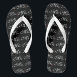 Mevrouw Wife Bride Zijn haar nieuwe widen Teenslippers<br><div class="desc">Mr. en Mrs. Husband Wife Zijn haar pas gedraagt op een aangepaste set teenslippers die draag of te delen zijn. Gebruik de link "Vraag deze ontwerper" om contact met ons op te nemen met uw speciale ontwerpverzoeken of voor hulp bij uw aanpassingsbehoeften.</div>