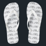 Mevrouw Wife Bride Zijn haar nieuwe widen Teenslippers<br><div class="desc">Mr. en Mrs. Husband Wife Zijn haar pas gedraagt op een aangepaste set teenslippers die draag of te delen zijn. De borduurlijke design u kunt gemakkelijk personaliseren zijn beschikbaar in een selectie van populaire kleurenopties. Gebruik de link "Vraag deze ontwerper" om contact met ons op te nemen met uw speciale...</div>