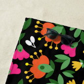 Mexicaans borduurpatroon op zwart strandlaken (In situ)