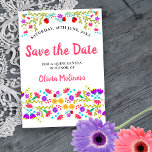 Mexicaans Fiesta Bloemen Wit en Roze Save The Date<br><div class="desc">Sla de Kaart Datum aankondiging op die u kunt aanpassen aan elke gelegenheid. Het bloemontwerp heeft een overvloed aan Mexicaanse Fiesta-bloemen op de voorkant met een zoete typografie in roze en een witte achtergrond. De sjabloon is opgezet voor u om het briefkaart te personaliseren met uw speciale datum, uw gelegenheid...</div>