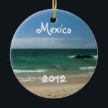 Mexicaanse Beach Vista; Mexico Souvenir Keramisch Ornament<br><div class="desc">Ik hield ervan langs het strand te lopen door Conchas Chinas in Puerto Vallarta,  Mexico.De blauwe kleuren van de Pacifische Oceaan mengen zo mooi met het lichte zand en de blauwe hemel.</div>