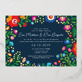 Mexicaanse borduurvrouw tijdens het huwelijk folie uitnodiging