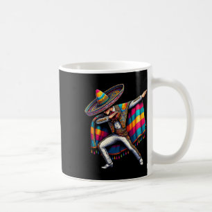 Mexicaanse jongen dabbing Cinco de Mayo feestelijk Koffiemok
