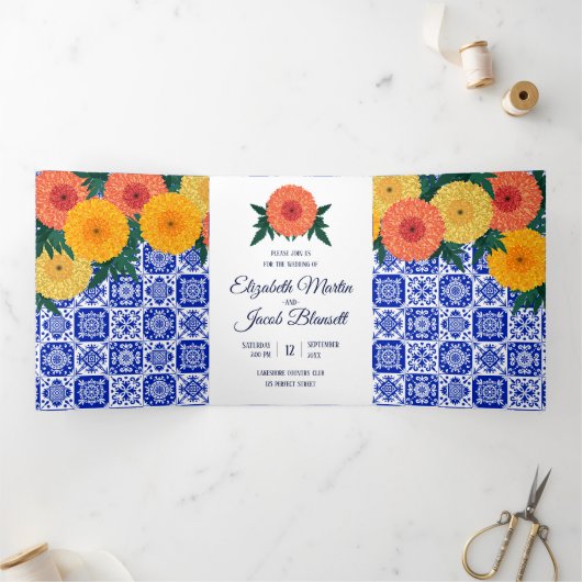 Mexicaanse Tile Marigolds Wedding Tri-Fold Uitnodi Drieluik Uitnodiging (Binnen)