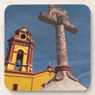 Mexico, Bernal. Gezicht op Iglesia de San Sebastia Bier Onderzetter