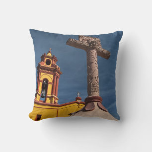 Mexico, Bernal. Gezicht op Iglesia de San Sebastia Kussen
