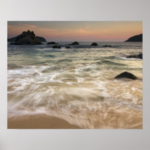 Mexico, Guerrero, Zihuatanejo.  Surf langs een Poster
