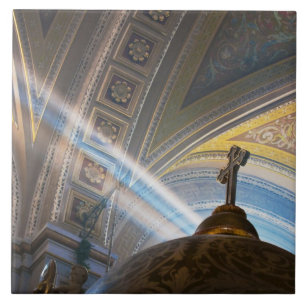 Mexico, Morelia. Zonnestralen dringen binnen Tegeltje