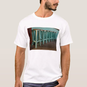 Mexico, Oaxaca, Groene barkrukken tegen de muur T-shirt