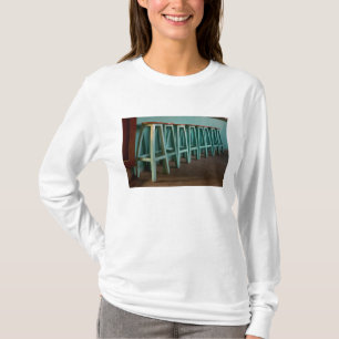 Mexico, Oaxaca, Groene barkrukken tegen de muur T-shirt