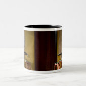 Mexico, Oaxaca, vanmiddag licht de balkon van de z Tweekleurige Koffiemok (Center)