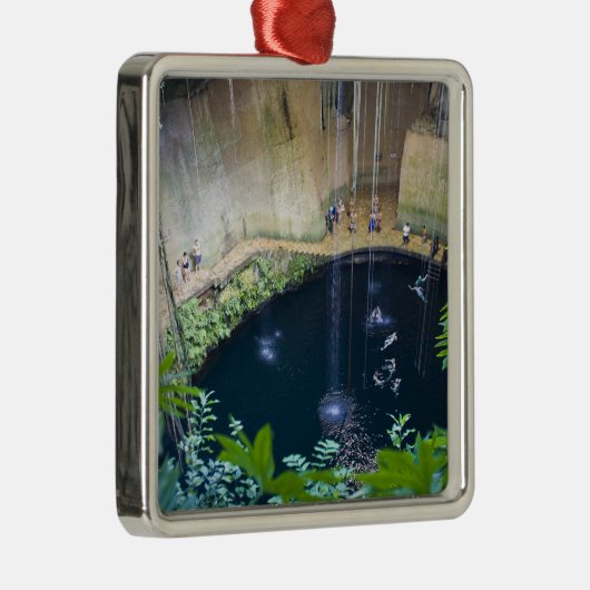 Mexico, Quintana Roo, bij Chichen Itza, Metalen Ornament (Rechts)