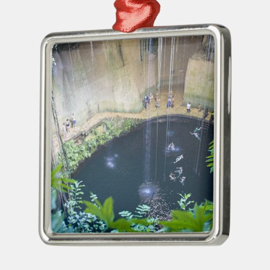 Mexico, Quintana Roo, bij Chichen Itza, Metalen Ornament (Links)