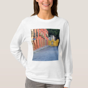 Mexico, San Miguel de Allende, Huizen langs T-shirt