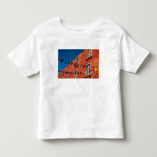 Mexico, San Miguel de Allende. Kleurrijke banieren Kinder Shirts