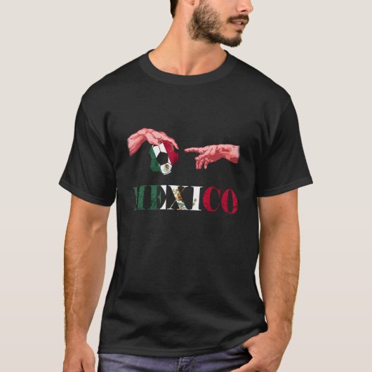 Mexico Soccer Ball Reaching Hands Mexican Pride Me T-shirt (Voorkant)