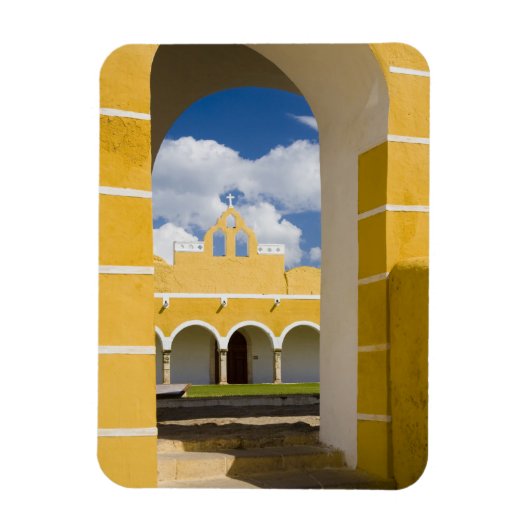 Mexico, Yucatan, Izamal. Franciscan Convent 2 Magneet (Verticaal)