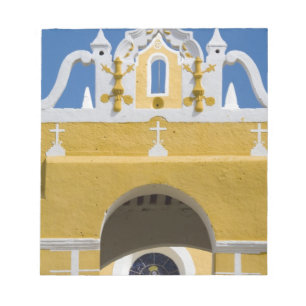 Mexico, Yucatan, Izamal. Het Franciscaan Convent Notitieblok