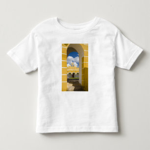 Mexico, Yucatan, Izamal. Het franciscaner klooster Kinder Shirts