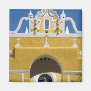Mexico, Yucatan, Izamal. Het franciscaner klooster Magneet