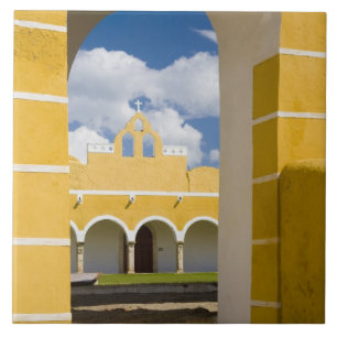 Mexico, Yucatan, Izamal. Het franciscaner klooster Tegeltje