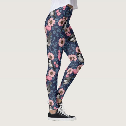 Mezen in de wilde roos in roze en blauw leggings (Rechts)