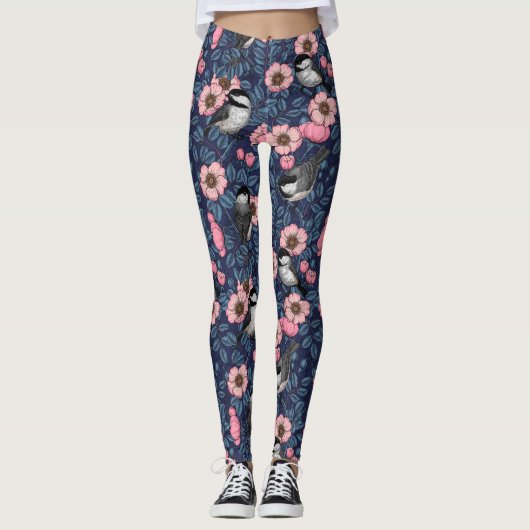 Mezen in de wilde roos in roze en blauw leggings (Voorkant)