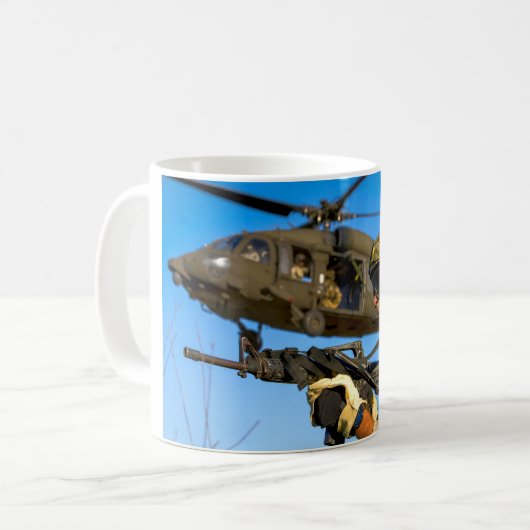 MH-60 M ZWARTE HAWK KOFFIEMOK (Voorkant links)