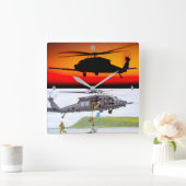 MH-60 M ZWARTE HAWK VIERKANTE KLOK (Huis)