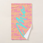 Mia Herhalende Naam Patroon Bad Handdoek (Handdoek)